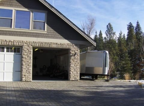 Great RV/Trailer Parking on Side of Home
