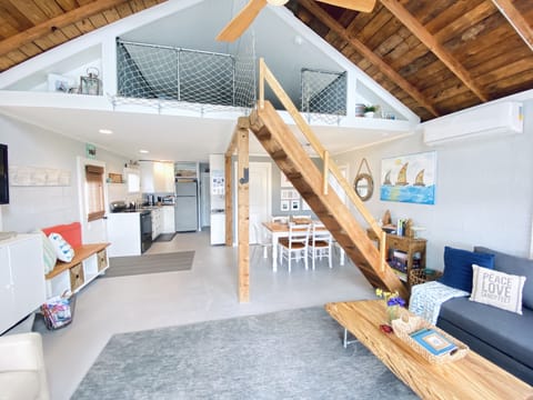 Lots of natural light& open concept. 