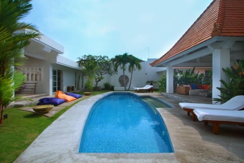 Central Seminyak Beach 3mn villa (#D8)