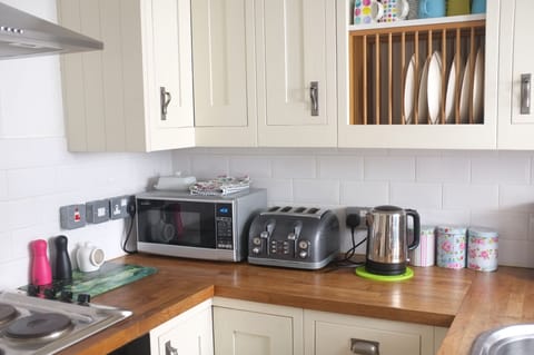 Compact Well equipped kitchen
