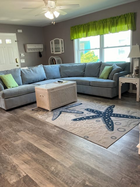 Welcome to our Wildwood Jewel!! 3 bedrooms 2 bath Ranch home.