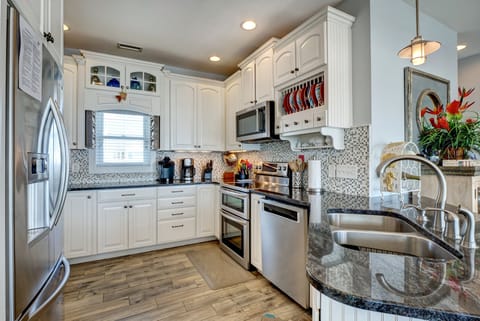 Fully-equipted Kitchen