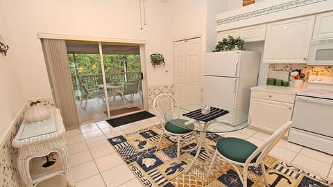 Kitchen - plenty of Cabinet Space