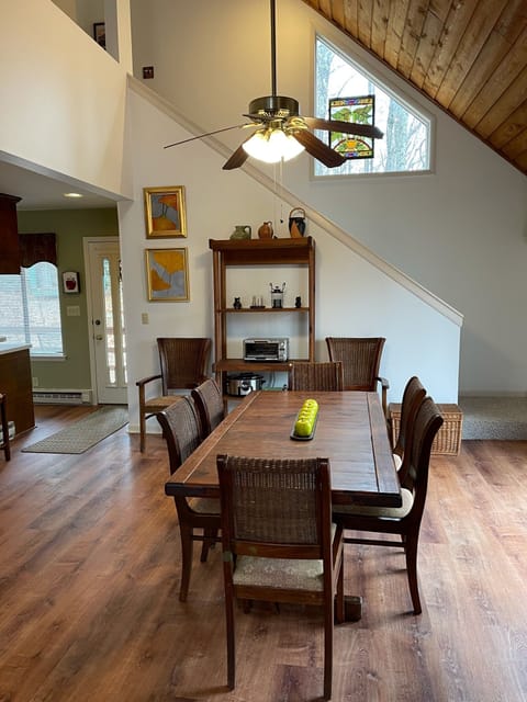 Dining area that seats 6-8 people!