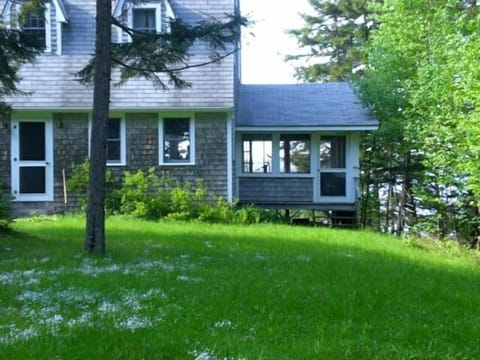 Piper Nest Cottage overlooking Smith cove