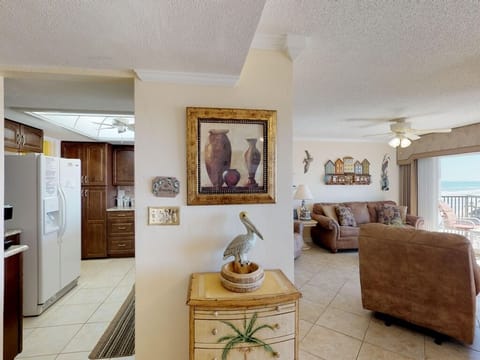 Kitchen - Living rom