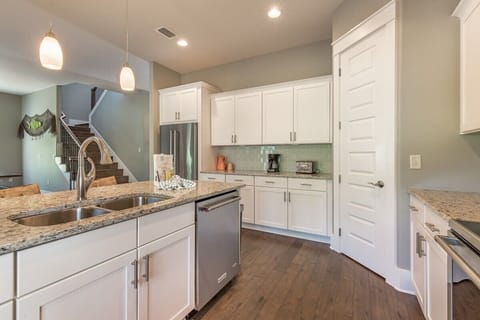 Spacious Kitchen with Dishwasher!