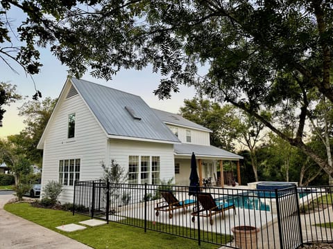 View of the backyard from the driveway. 
