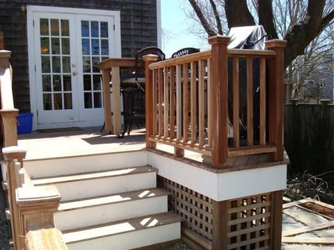 Side Deck w Grill & Seating for 6