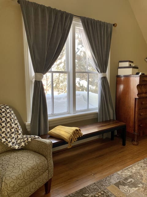 Bright and airy high ceilings