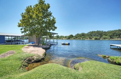 Amazing lake front with great views