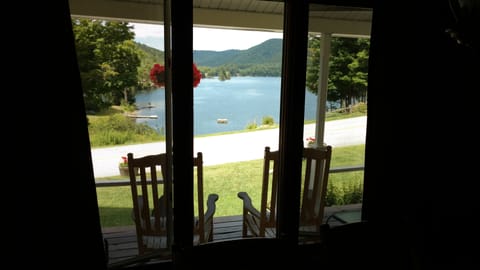 Rock on the porch and view Echo Lajke