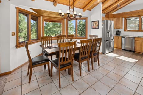 Dining table w/ 8 chairs