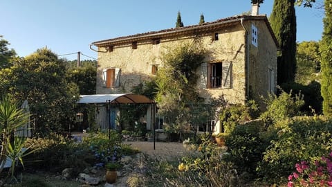The authentic bastide in the heart of nature, close to the charming Flayosc