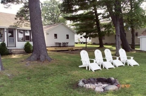 Outdoor fire pit and seating