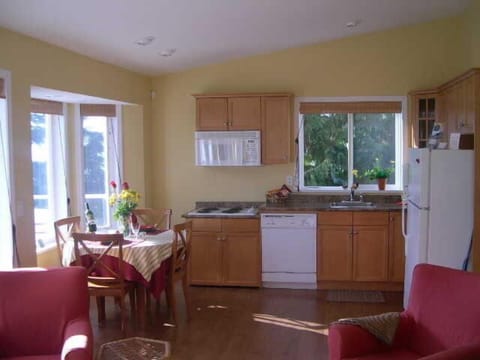 fully equipped kitchen