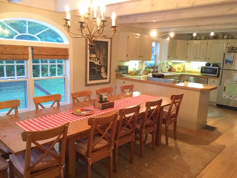 Fully equipped kitchen with dishwasher