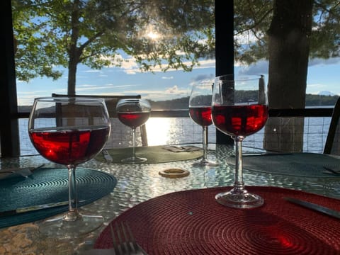 Lakeside Dining on the Screened-in Porch