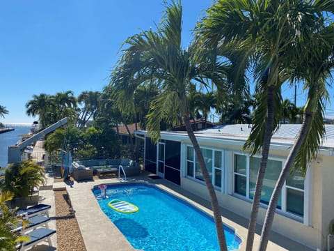 Grab your sunglasses and put on your flip-flops !