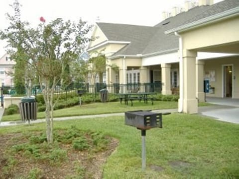 guard gated, beautiful grounds and BBQ facilities