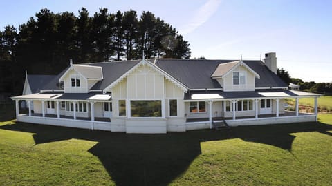 A large country home with wrap around verandahs to enjoy the spectacular views.