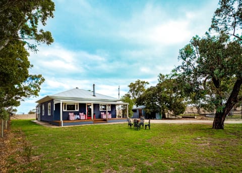 Rabbiter's Hut exterior 