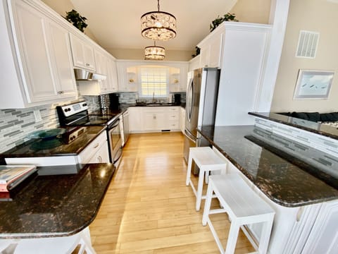 Upgraded White kitchen with Granite countertops & stainless steal appliances