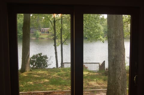 These are the dining room doors, look how close you are to the lake