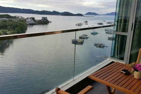 City Sunset Seaview 4 Bedroom Condo