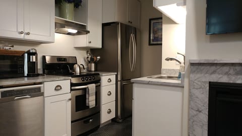 Efficient galley kitchen, everything you need at your fingertips 