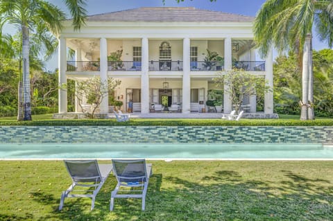 Corales 114 - Imposing White Marble Estate Villa (5912)