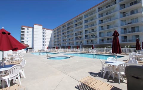 Pool hot tub and kiddie pool on site.
