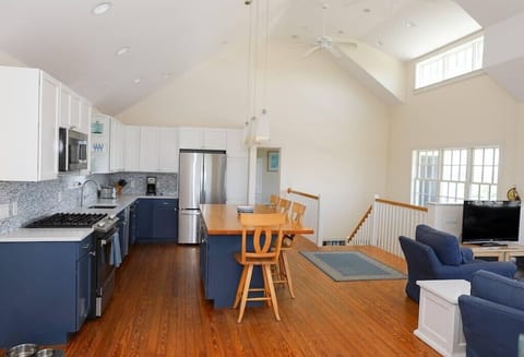 Centrally located kitchen upstairs