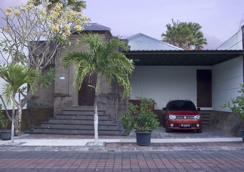 i know i know. Looks ok. Has a garage. Wait for the surprise thru the doors.