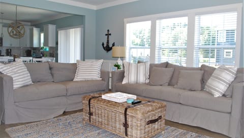 The main level Living Room offers ample seating, a flat screen TV, & fireplace!