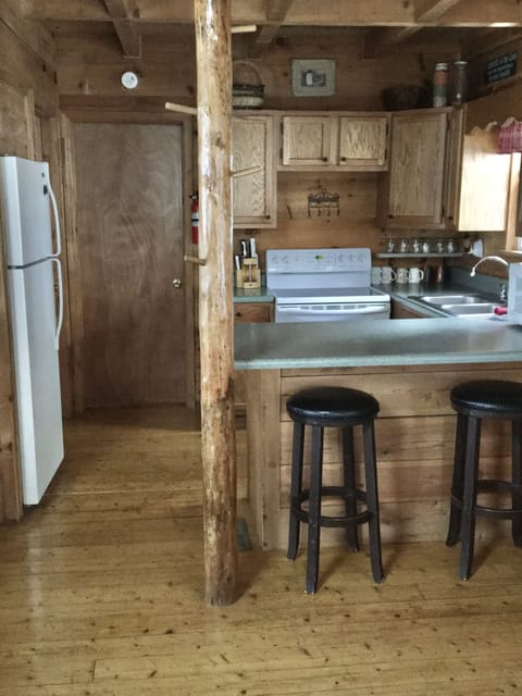 Fully equipped kitchen for your convenience. Vacation meals together