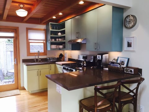 Kitchen and Counter Bar