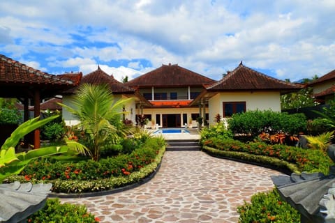 Bali Absolute Beachfront Villa.Singaraja