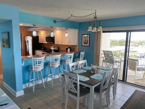 Dining room seats 6 plus 3 at counter bar