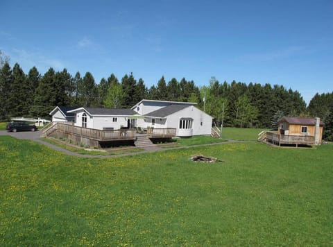 Spacious house, separate wood-burning sauna, and fire pit