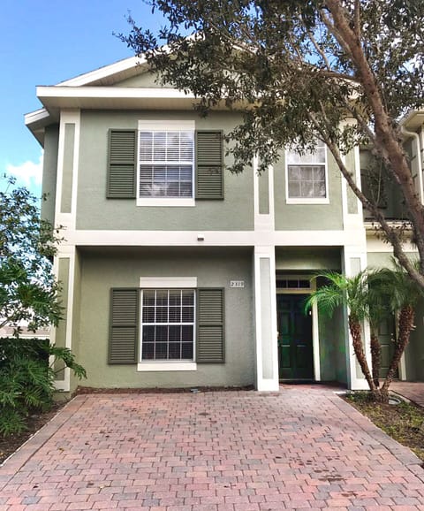 1770 Sq ft 5br/3ba townhouse