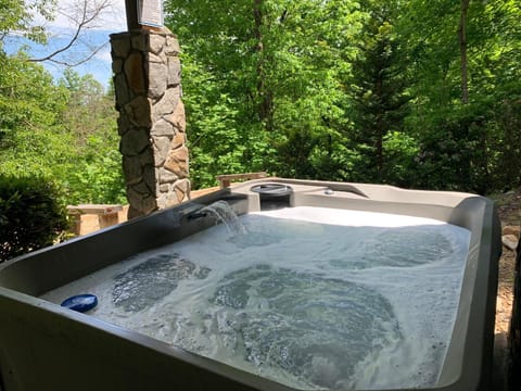 Invigorating hot tub