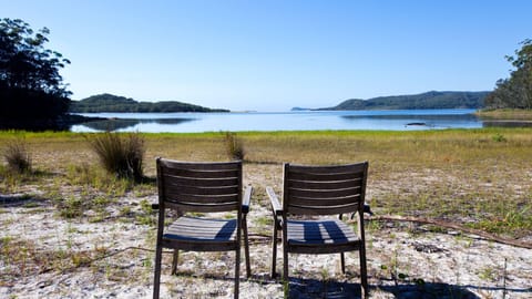 Stroll down to the waterfront and enjoy the ever changing Smiths Lake