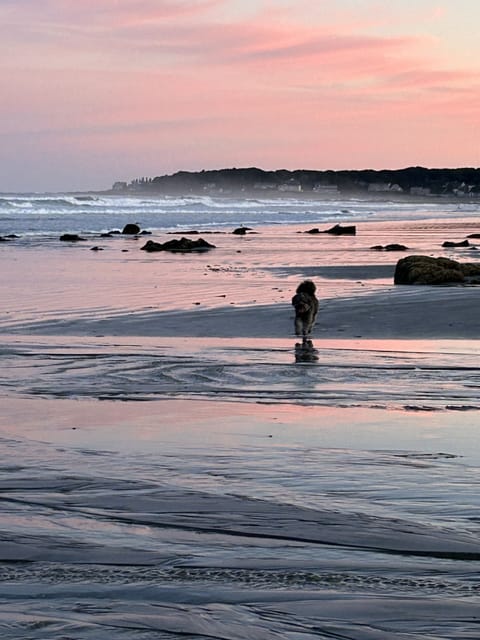 Long Sands-Cottage is a quick walk to the Bathhouse