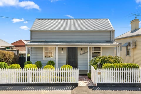 Gorgeous Front Façade of The Cottage - Only a 5 Minute Stroll to Pakington St.