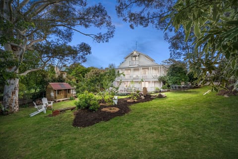 A Big White Hamptons Style House , sleeps max 12 with 5 Bed 4 Bath 2 Lounge 