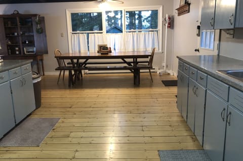 Kitchen (main entrance on right)