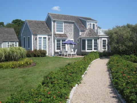 9 Racepoint Ocean side. Walkway leads to beach stairs.
