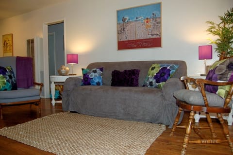 Comfortable and stylish sitting room, seats 5.