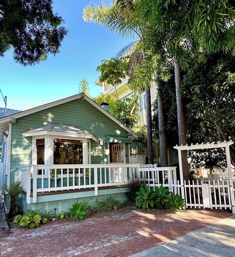 Beach Bunny Cottage,  5-STAR Rated Vacation Rental since 2009! 2-blocks to beach